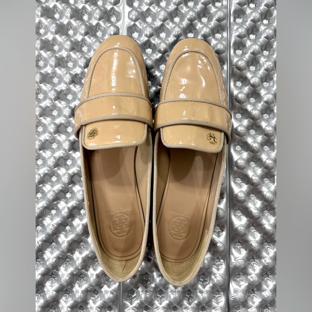 Tory Burch Evette Loafer Light Patent Calf/Grosgrain in Sun Beige Size 6.5